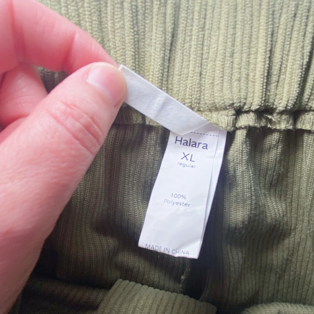HALARA Mid Rise Button Zipper
Side Pocket Corduroy Casual Pants - Picture 3 of 12